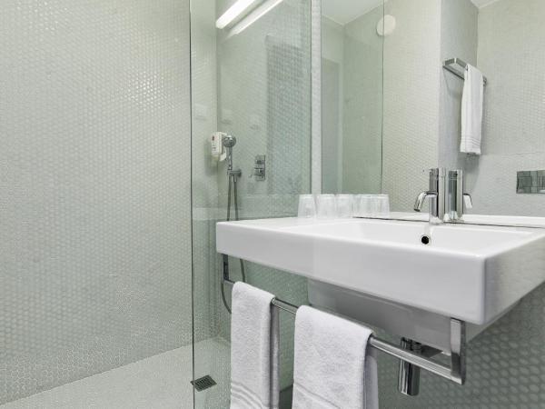 Moov Hotel Porto Centro : photo 8 de la chambre chambre double standard