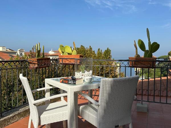 Hotel Villa Di Sorrento : photo 3 de la chambre chambre double ou lits jumeaux avec terrasse