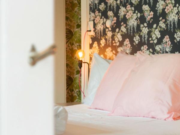 Hotel Beau Séjour Lucerne : photo 8 de la chambre chambre double avec balcon et salle de bains commune