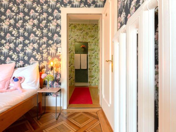 Hotel Beau Séjour Lucerne : photo 6 de la chambre chambre double avec balcon et salle de bains commune