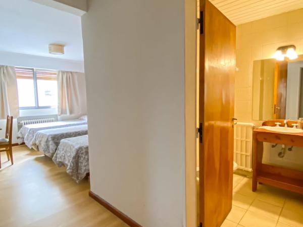 Hostería Suiza - Ex Casita Suiza : photo 3 de la chambre chambre triple 3 lits