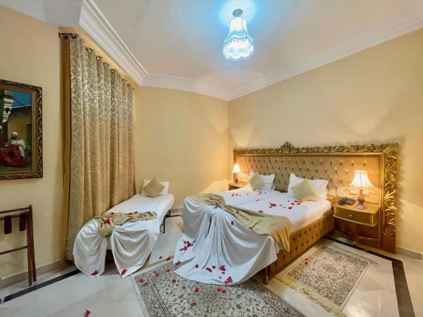 Royal Victoria - Ex British Embassy : photo 2 de la chambre chambre triple