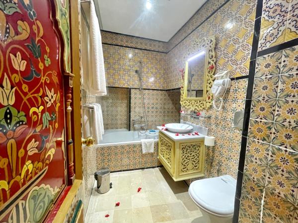 Royal Victoria - Ex British Embassy : photo 4 de la chambre chambre triple