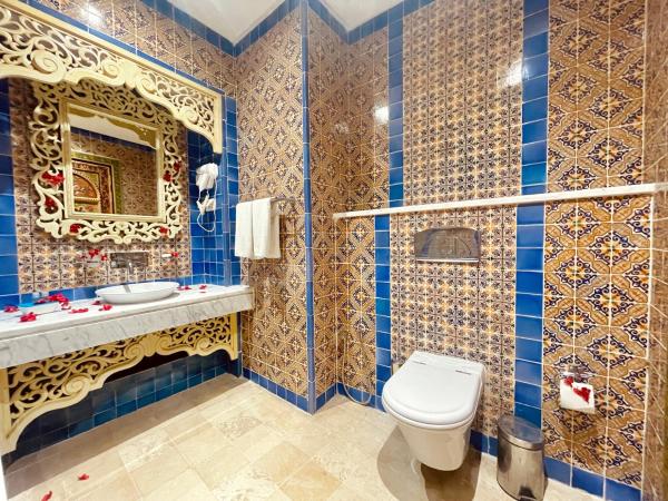 Royal Victoria - Ex British Embassy : photo 10 de la chambre chambre triple