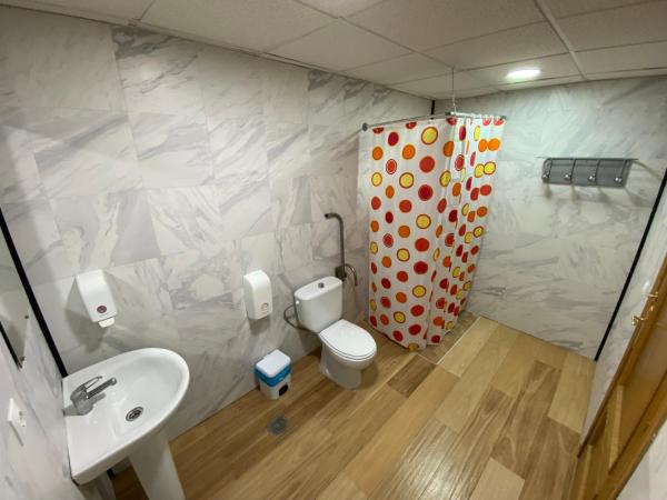 Hostal Avenida Andalucia : photo 6 de la chambre chambre double avec baignoire spa