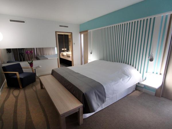 Radisson Blu Resort & Spa, Ajaccio Bay : photo 5 de la chambre suite avec balcon - vue sur mer