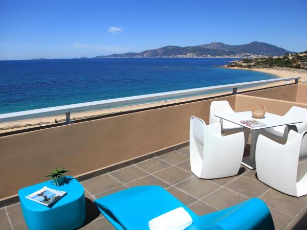 Radisson Blu Resort & Spa, Ajaccio Bay : photo 3 de la chambre suite avec balcon - vue sur mer