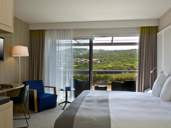 Radisson Blu Resort & Spa, Ajaccio Bay : photo 3 de la chambre chambre supérieure avec balcon - vue sur maquis