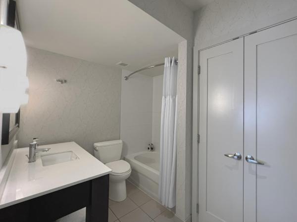 Coast Capri Hotel : photo 6 de la chambre chambre supérieure côte avec 2 lits queen-size