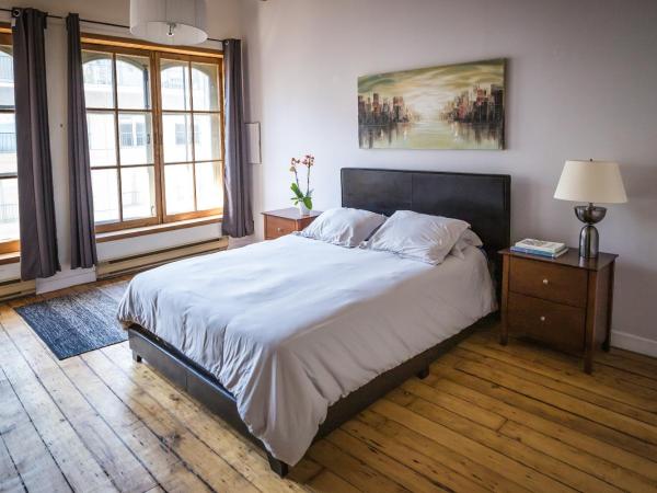 Le 402 : photo 8 de la chambre chambre lit queen-size avec salle de bains commune 