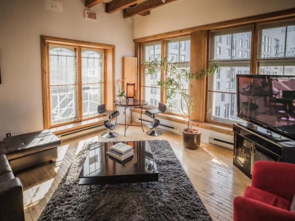 Le 402 : photo 5 de la chambre chambre lit queen-size avec salle de bains commune 