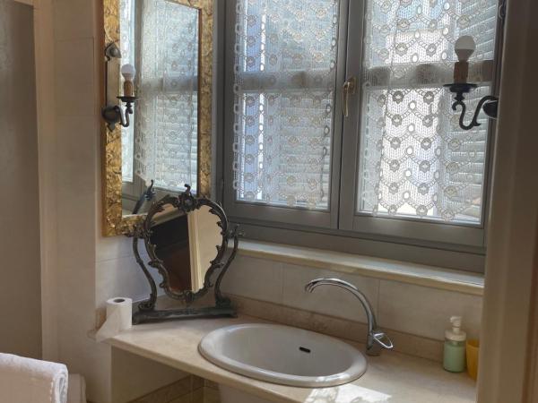 Ai Savoia B&B - Guest House : photo 5 de la chambre chambre double