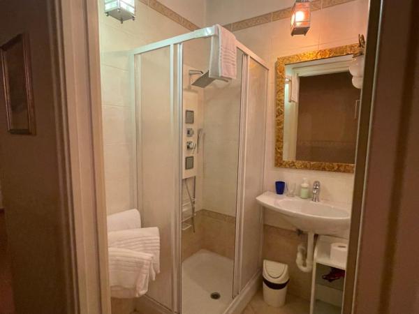 Ai Savoia B&B - Guest House : photo 3 de la chambre chambre double supérieure