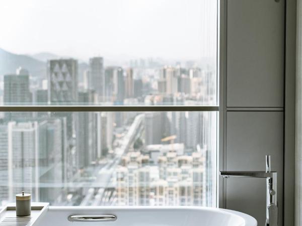 Pullman Shenzhen North : photo 5 de la chambre deluxe suite with one king bed and lounge access - skyline view