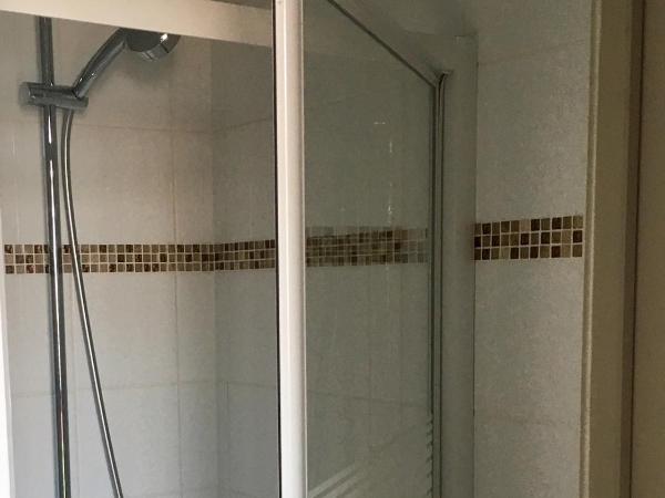 Proche du centre , au calme, Chambre indépendante avec Salle de bains -Petit déjeuner-Grande Terrasse : photo 4 de la chambre chambre simple avec terrasse