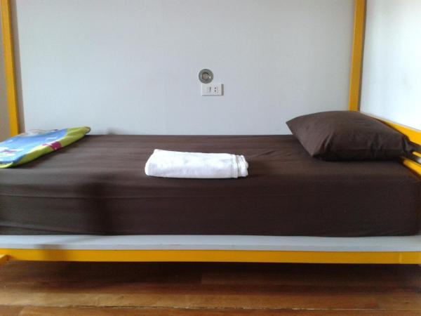 Phuket Sunny Hostel : photo 6 de la chambre lit dans dortoir mixte de 6 lits