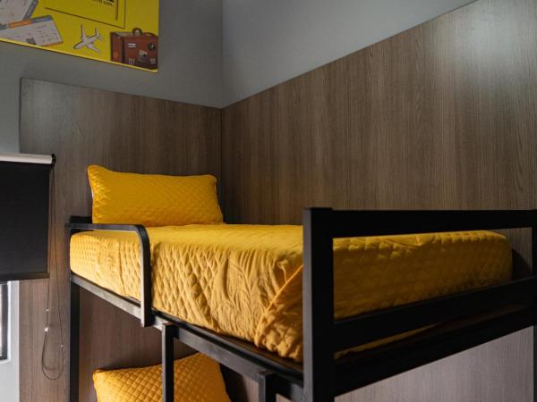 CHECK INN HOSTAL AEROPUERTO GDL : photo 1 de la chambre chambre lits jumeaux Économique