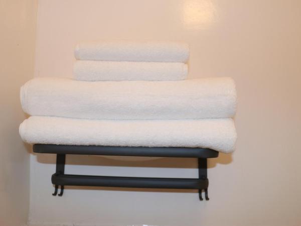 attomi hostel : photo 6 de la chambre chambre quadruple avec douche