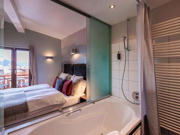 No 8 Bed & Bar : photo 2 de la chambre chambre double avec balcon