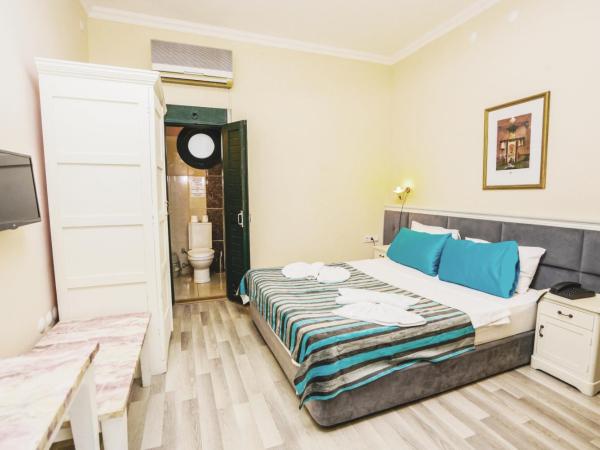 Hotel Bleu Nuit : photo 2 de la chambre chambre double ou lits jumeaux Économique