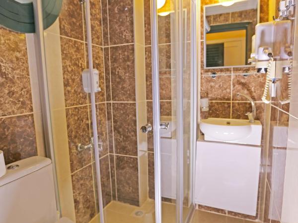 Hotel Bleu Nuit : photo 4 de la chambre chambre double ou lits jumeaux Économique