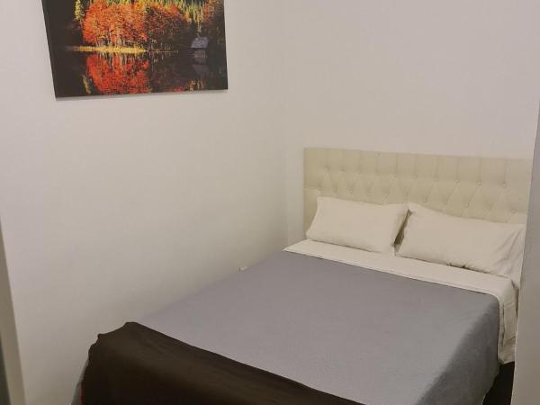 Rooms Moncloa in LOFT - TPH Madrid : photo 1 de la chambre chambre double avec salle de bains commune