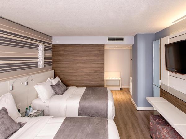 Radisson Hotel Curitiba : photo 5 de la chambre luxury two double beds non-smoking