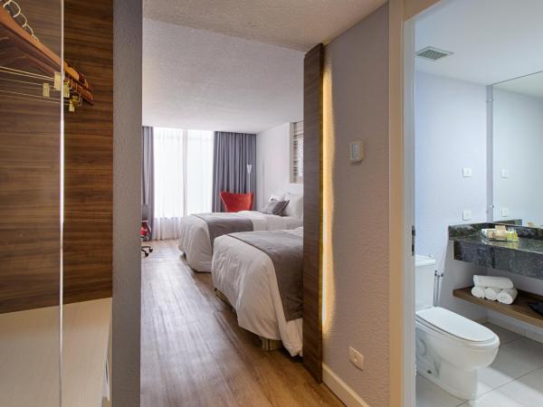 Radisson Hotel Curitiba : photo 6 de la chambre luxury two double beds non-smoking