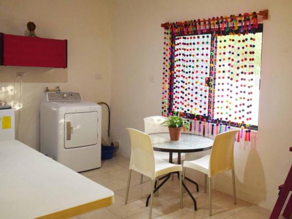 Hostal Casa Bohemia : photo 7 de la chambre chambre double ou lits jumeaux avec salle de bains commune