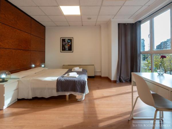 Suites Rooms Valencia : photo 4 de la chambre chambre double standard avec salle de bains commune