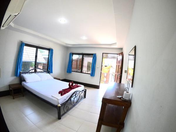 JR&GYM Resort : photo 2 de la chambre chambre double ou lits jumeaux avec salle de bains privative