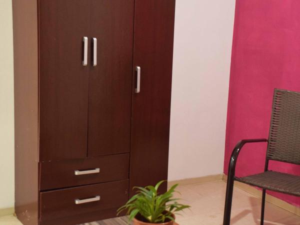 Hostal Casa Bohemia : photo 1 de la chambre chambre double ou lits jumeaux avec salle de bains privative