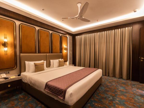 The Corinthians Resort & Club : photo 2 de la chambre wow suite 15% discount on food and soft beverages , spa , saloon and laundry(only washing and ironing)