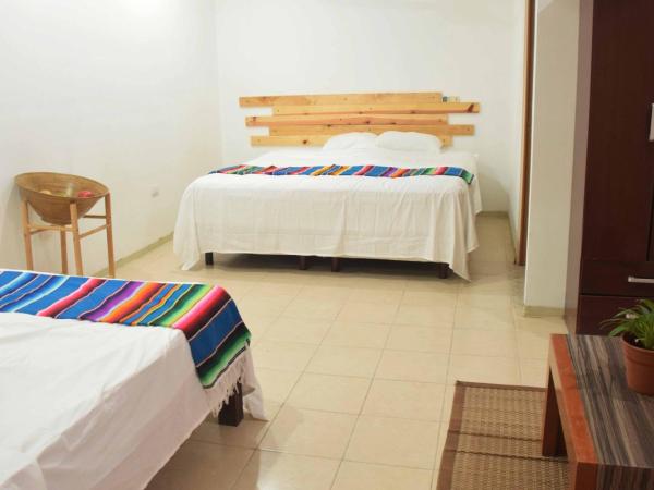 Hostal Casa Bohemia : photo 3 de la chambre chambre double ou lits jumeaux avec salle de bains privative