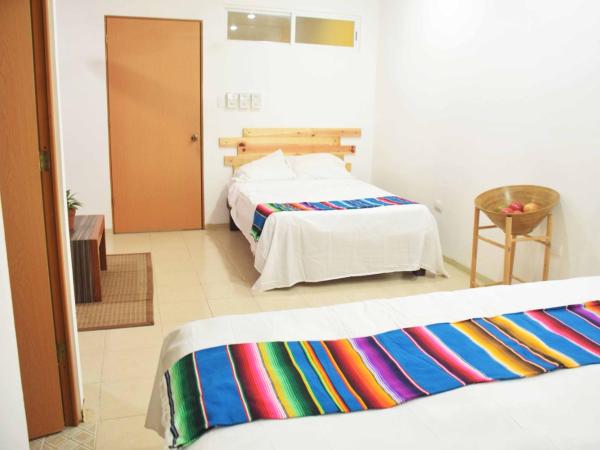 Hostal Casa Bohemia : photo 2 de la chambre chambre double ou lits jumeaux avec salle de bains privative