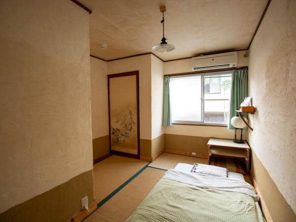 Guesthouse Bon : photo 2 de la chambre chambre simple avec toilettes et douche communes