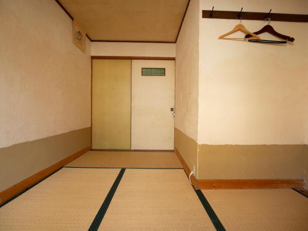 Guesthouse Bon : photo 3 de la chambre chambre simple avec toilettes et douche communes