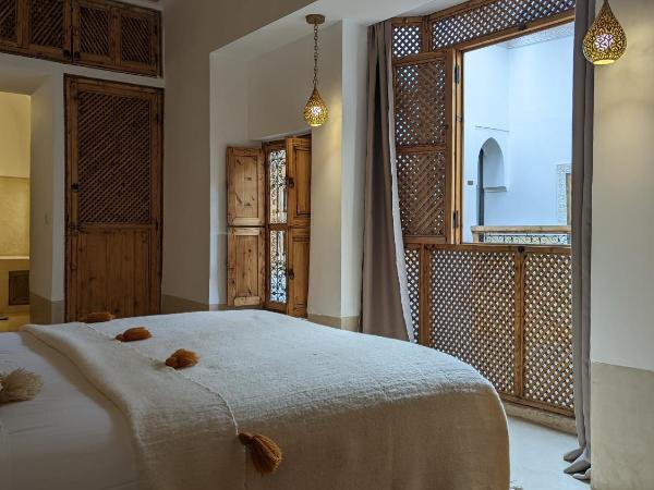 Riad Dar Eternity : photo 3 de la chambre chambre double ou lits jumeaux deluxe - vue sur piscine