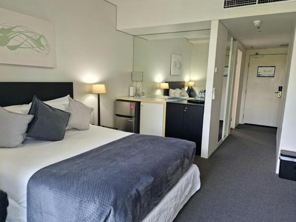 Cairns Private Apartments : photo 1 de la chambre studio avec vue sur jardin