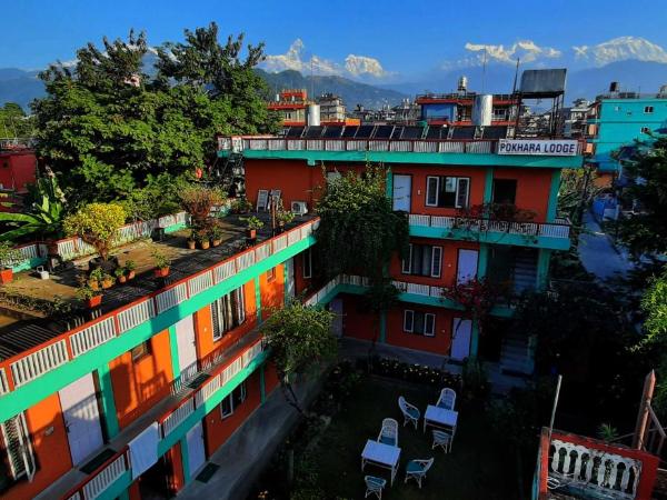 New Pokhara Lodge - Pokhara Lakeside : photo 10 de la chambre chambre familiale avec salle de bains privative