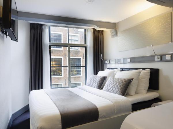 Hotel CC : photo 2 de la chambre petite chambre double