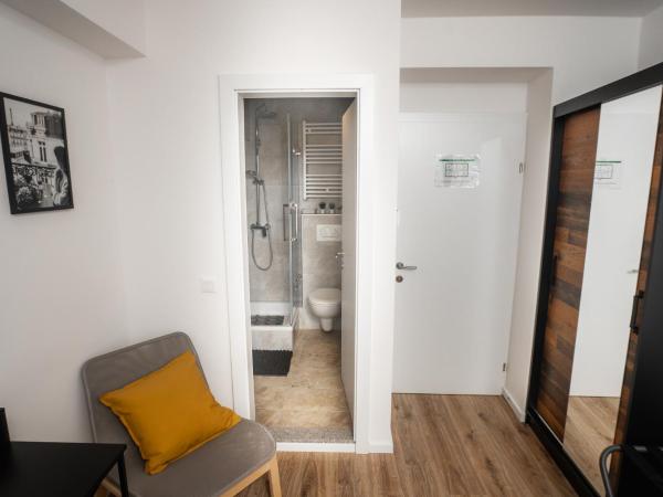 LaRoom - Free Parking : photo 5 de la chambre chambre simple avec salle de bains privative
