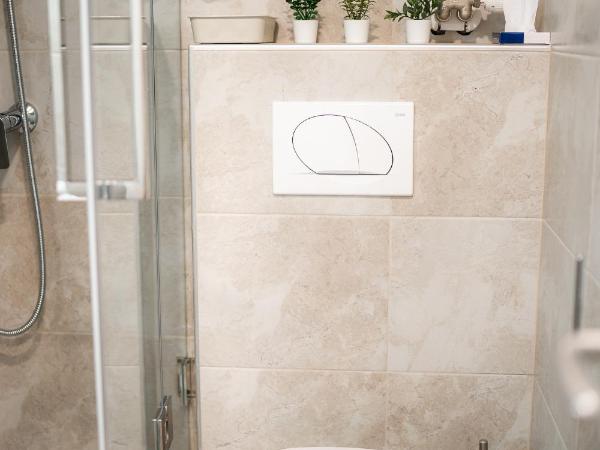 LaRoom - Free Parking : photo 9 de la chambre chambre simple avec salle de bains privative