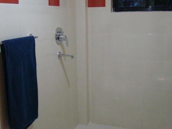 Royal Astoria Hotel : photo 3 de la chambre chambre quadruple