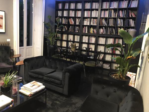 LIPPI 42 Guest House Villa with private garden : photo 1 de la chambre chambre double - vue sur jardin