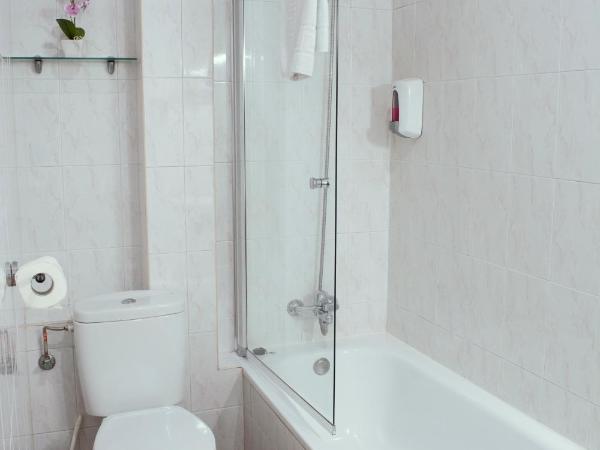 Hostal Ártico : photo 6 de la chambre chambre lits jumeaux avec salle de bains privative