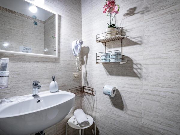 Maison Bianca B&B : photo 7 de la chambre chambre familiale avec balcon