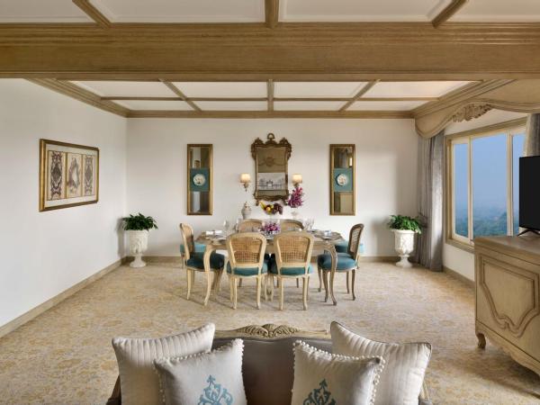 Taj Mahal, New Delhi : photo 5 de la chambre signature suite - versailles