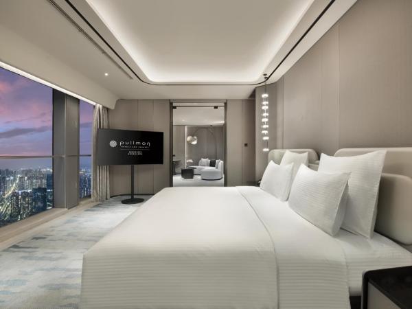 Pullman Shenzhen North : photo 6 de la chambre deluxe suite with one king bed and lounge access - skyline view