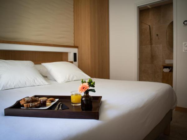 Le Royal Hôtel Restaurant : photo 1 de la chambre chambre double familiale